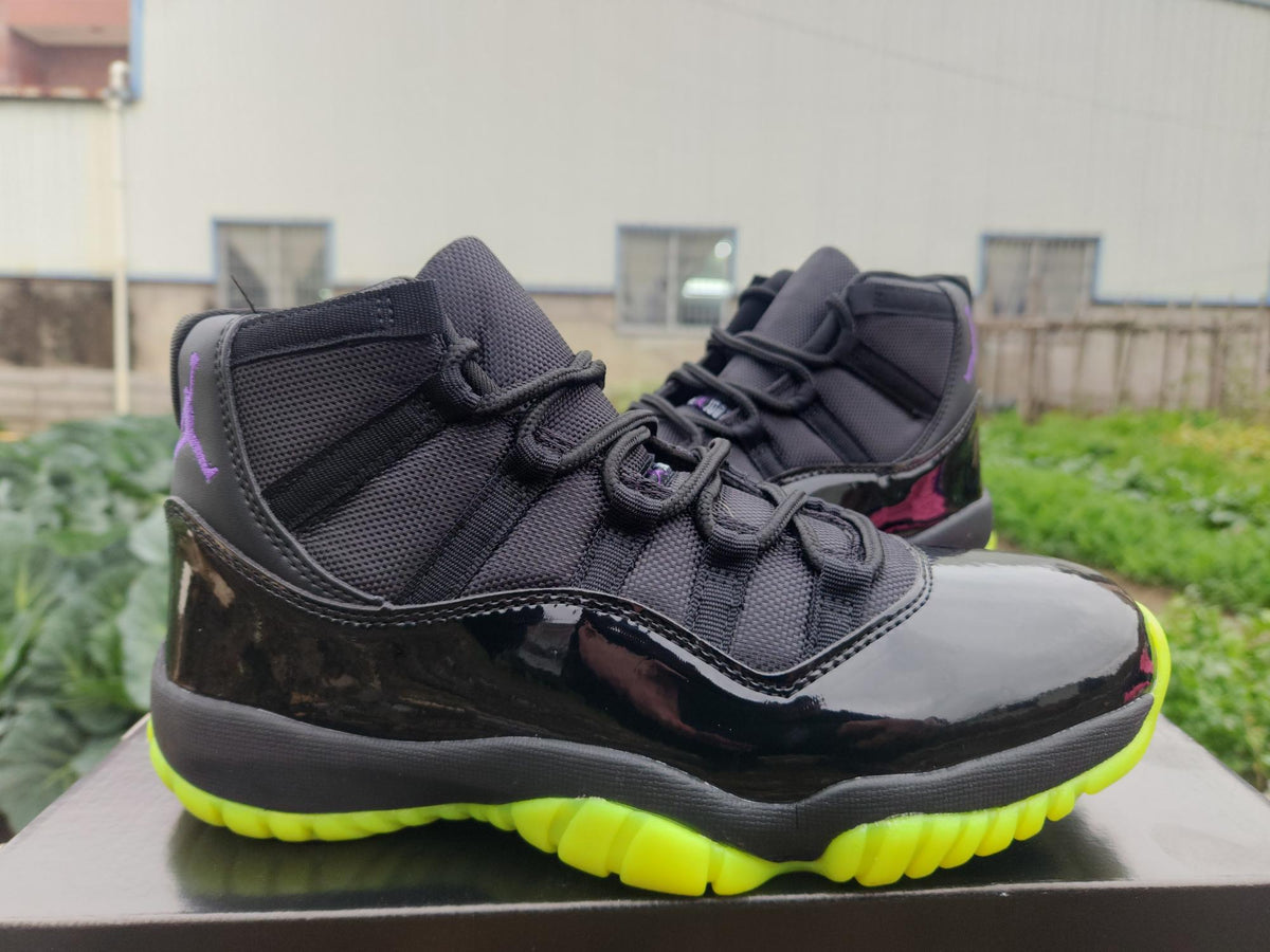 Air Jordan 11 Retro Black-Green Sneakers