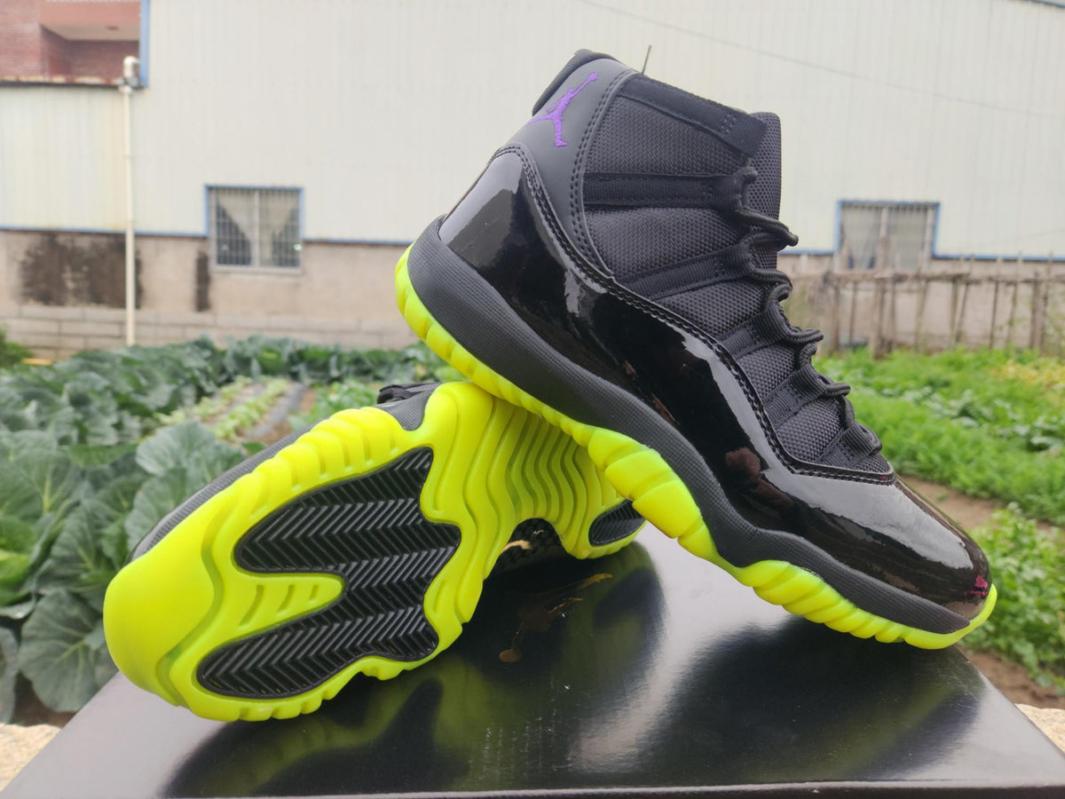Air Jordan 11 Retro Black-Green Sneakers